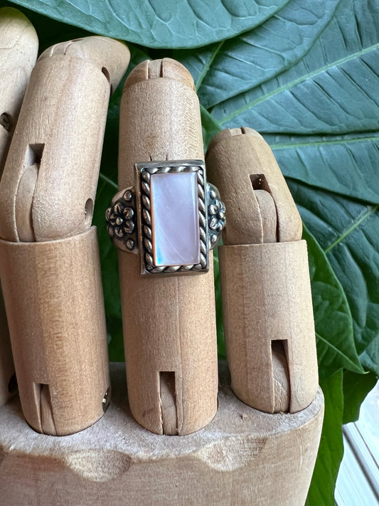 Vintage Carolyn Pollack Pink Mother of Pearl Ring